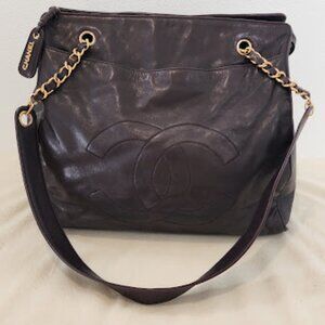 Chanel 1994-1996 CC Lambskin Tote. Chocolate Brown. Large.